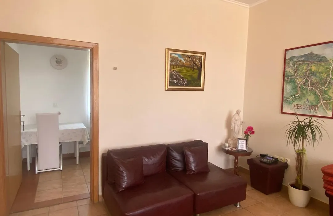 Guest House Regina Mundi-1