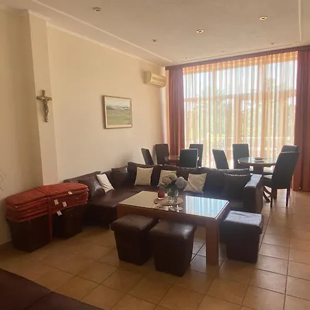 Guest House Regina Mundi-3